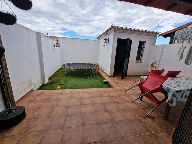 Casa adosada en Venta en Benacazón