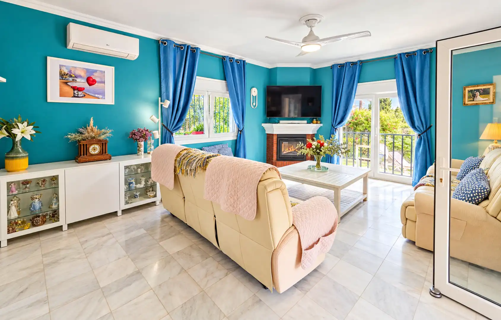 Living room of Houses for sale in La Duquesa