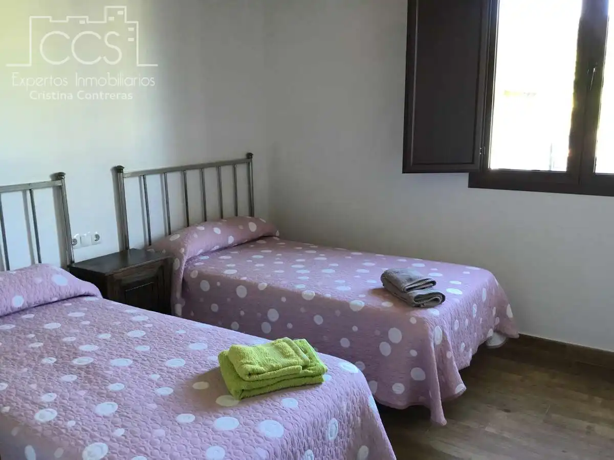 Dormitori de Finca rústica en venda en El Pedroso amb Traster, Piscina i Moblat