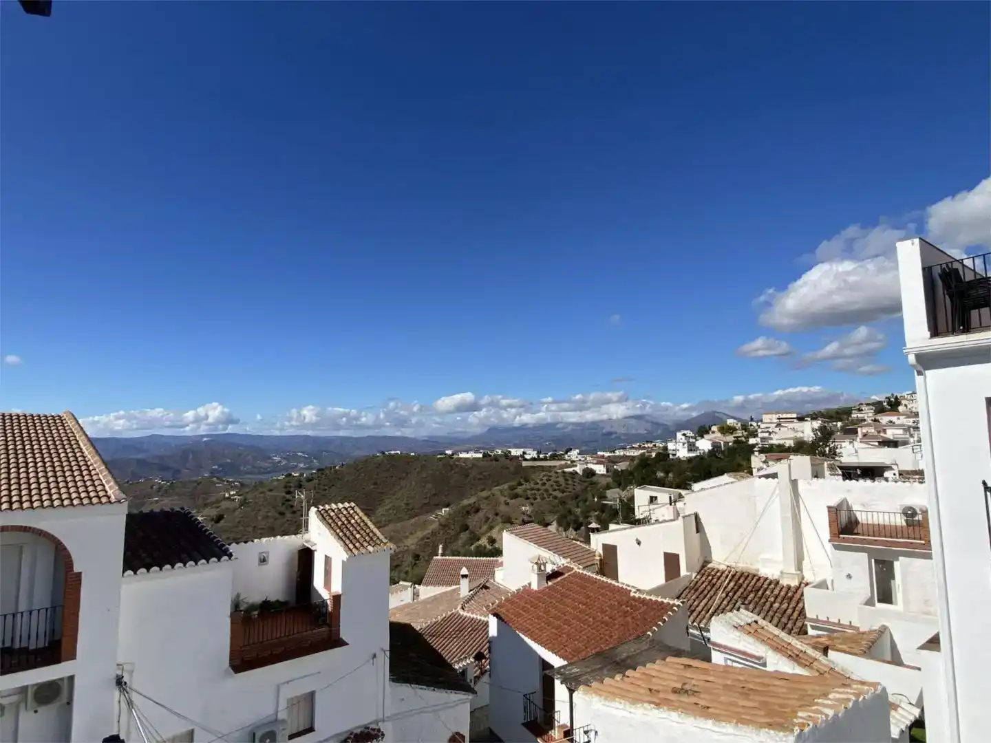Vista exterior de Casa adosada en venda en Canillas de Aceituno
