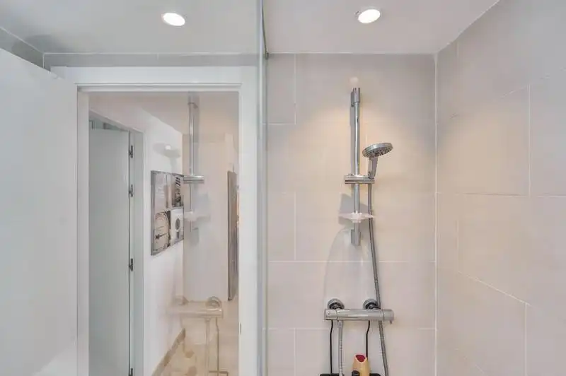Bathroom of Ground floor for rent in Benahavís  with Air Conditioner, Private garden and Terrace