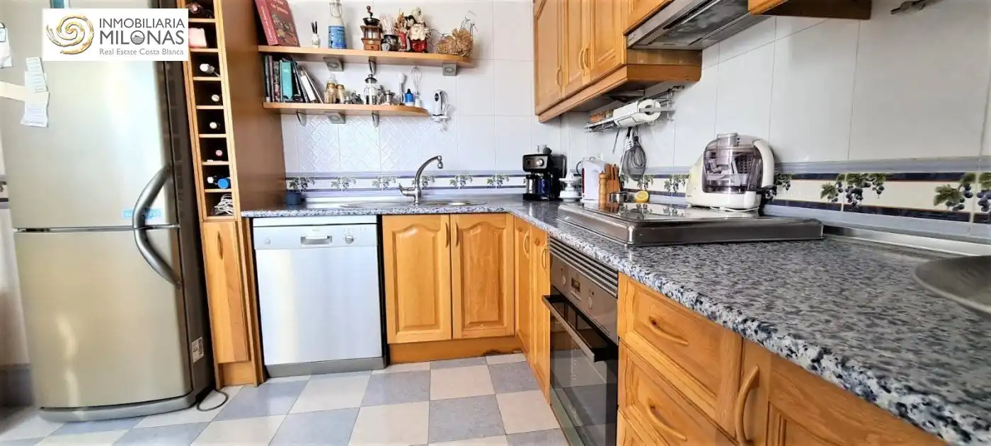 Cuina de Casa o xalet en venda en L'Alfàs del Pi amb Aire condicionat, Calefacció i Jardí privat