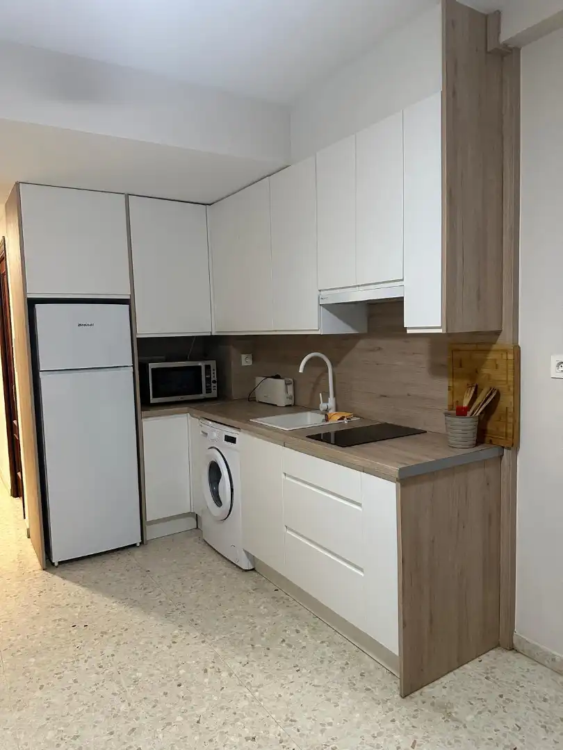 Cuina de Apartament de lloguer en Almendralejo amb Aire condicionat, Moblat i Rentadora