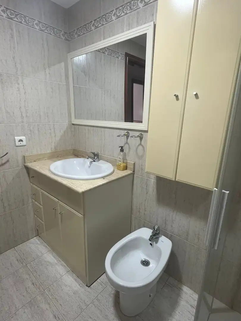 Baño de Piso en venta en Vélez-Málaga con Aire acondicionado, Terraza y Piscina comunitaria