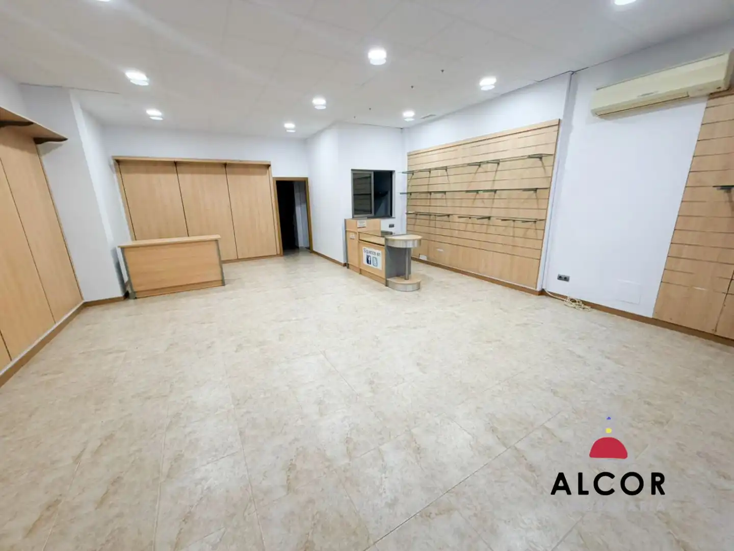 Locale commerciale in vendita a Puerto, imagen 4