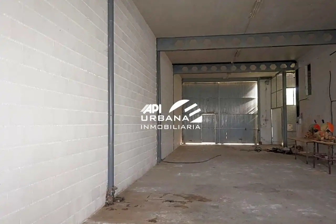 Nau industrial en venda en Lucena