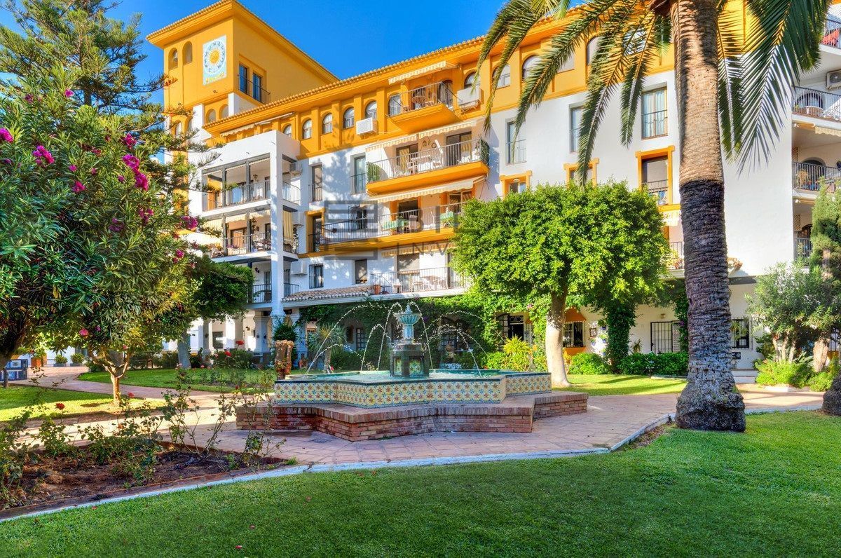 Exterior view of Flat for sale in Fuengirola  with Air Conditioner, Terrace and Swimming Pool