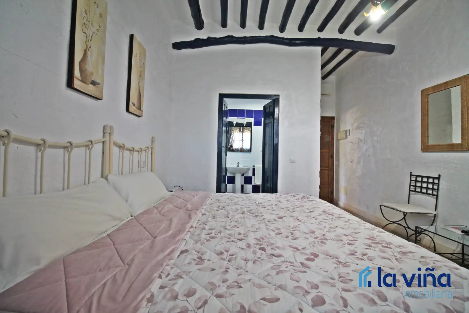 Habitación de Finca rústica en venta en Martín de la Jara con Aire acondicionado, Jardín privado y Trastero