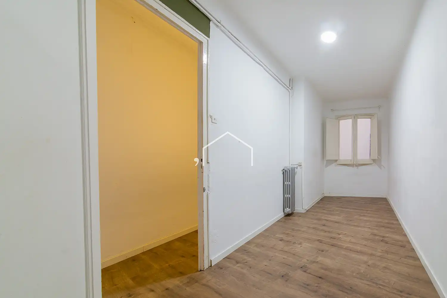 Wohnung zum Verkauf in Barcelona mit Heizung, Parkett und Ofen