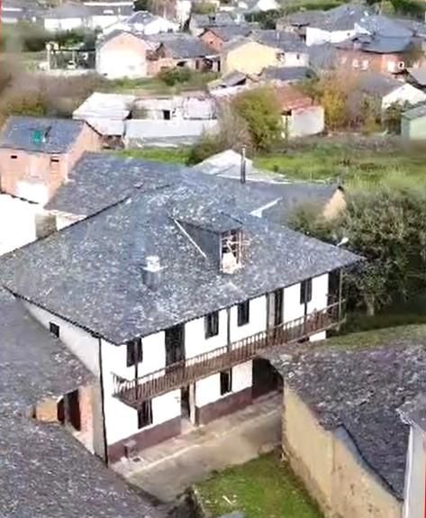 Außenansicht von Country house zum verkauf in Arganza mit Heizung und Balkon