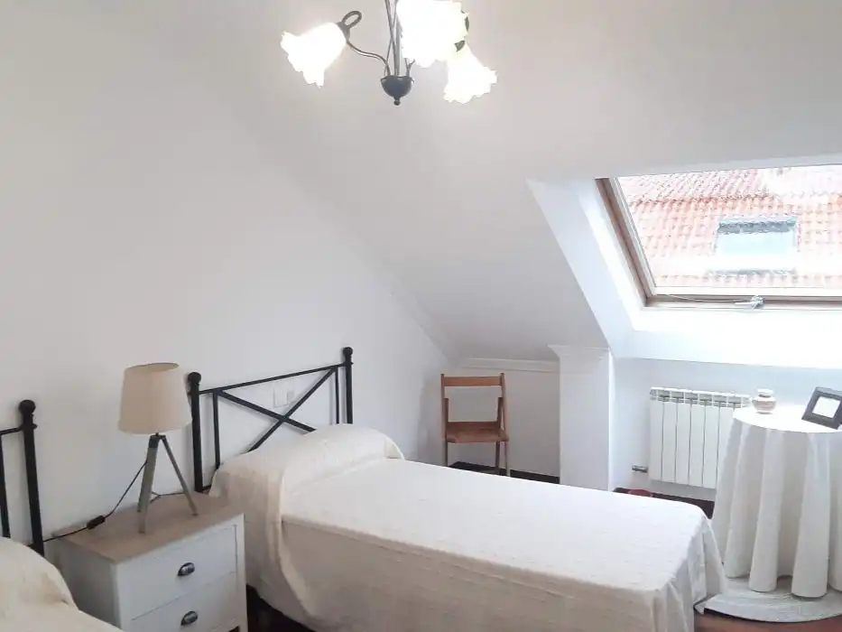 Schlafzimmer von Wohnung zur Miete in Boiro mit Heizung, Privatgarten und Parkett