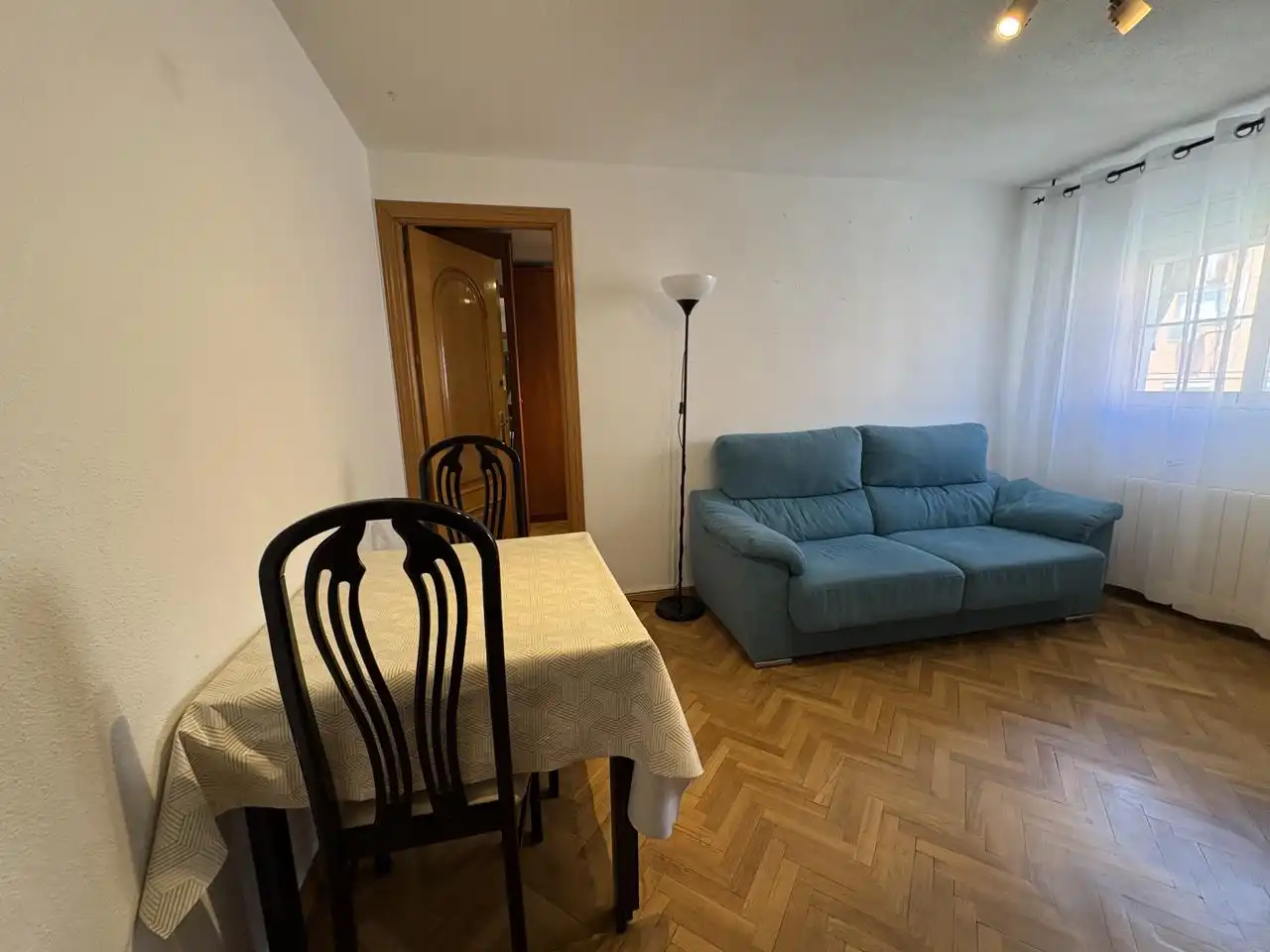 Sala d'estar de Pis en venda en Madrid amb Aire condicionat, Calefacció i Parquet