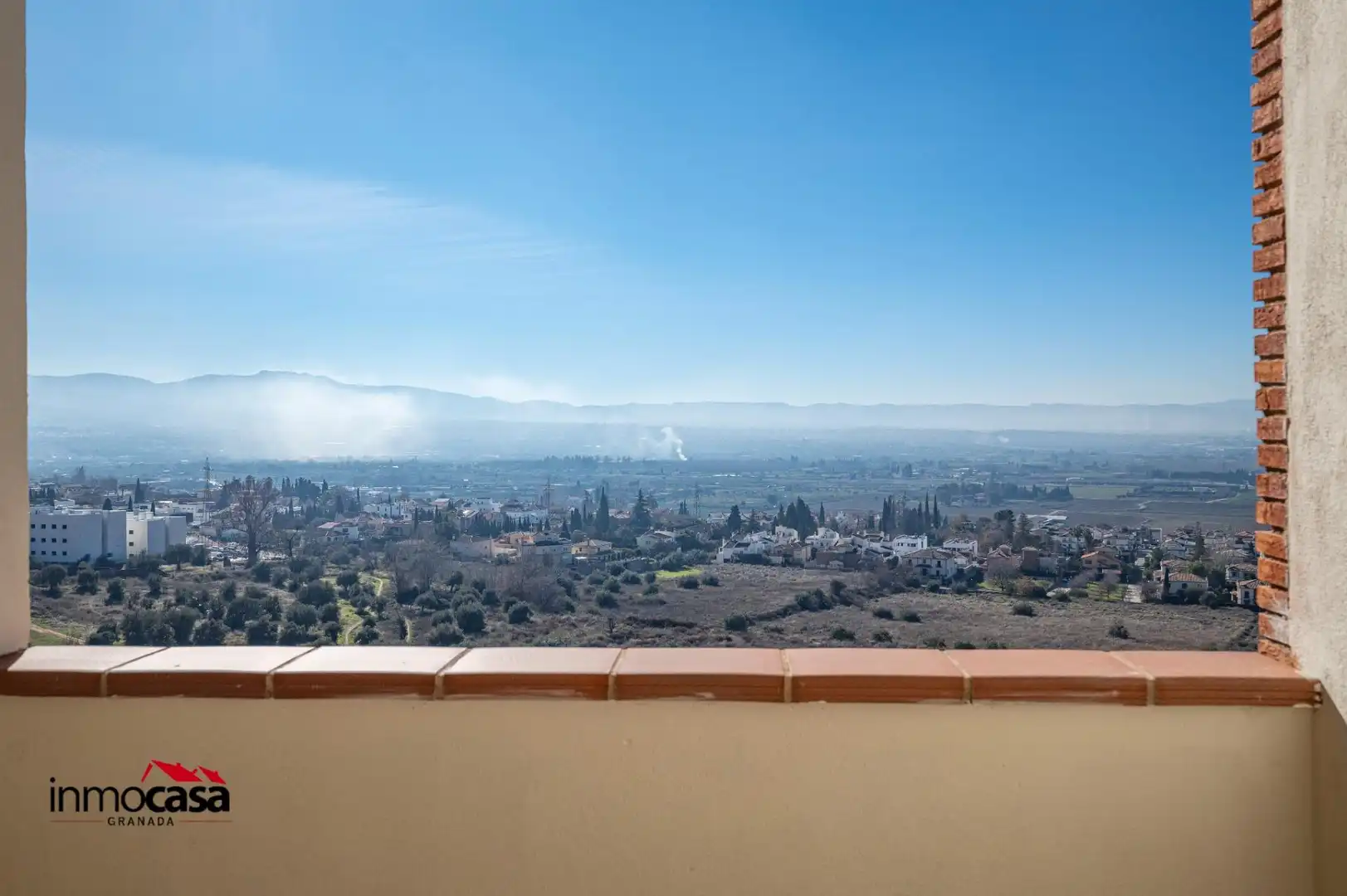Vista exterior de Casa adosada en venda en Granada amb Terrassa
