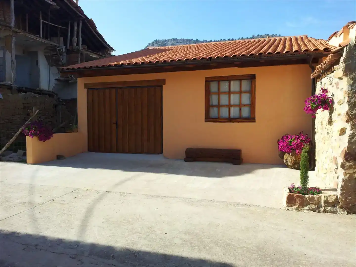 Vista exterior de Garaje en venta en Contreras