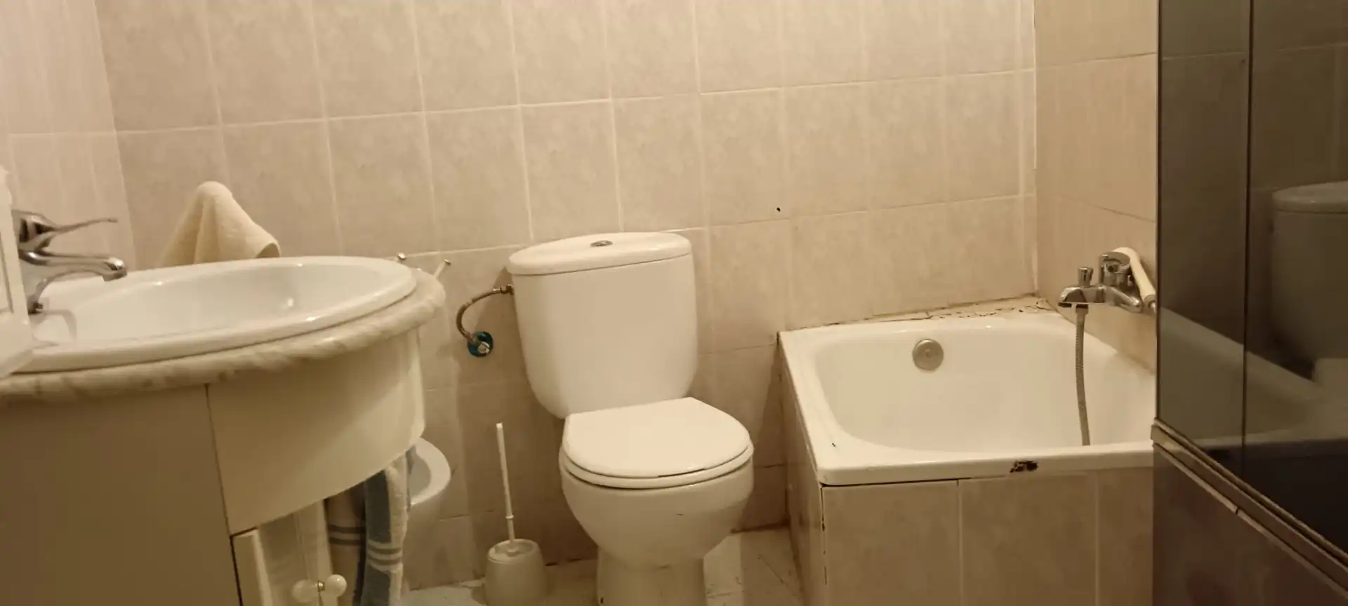 Badezimmer von Wohnung zum Verkauf in Cabañas de Ebro mit Heizung, Abstellraum und Ofen