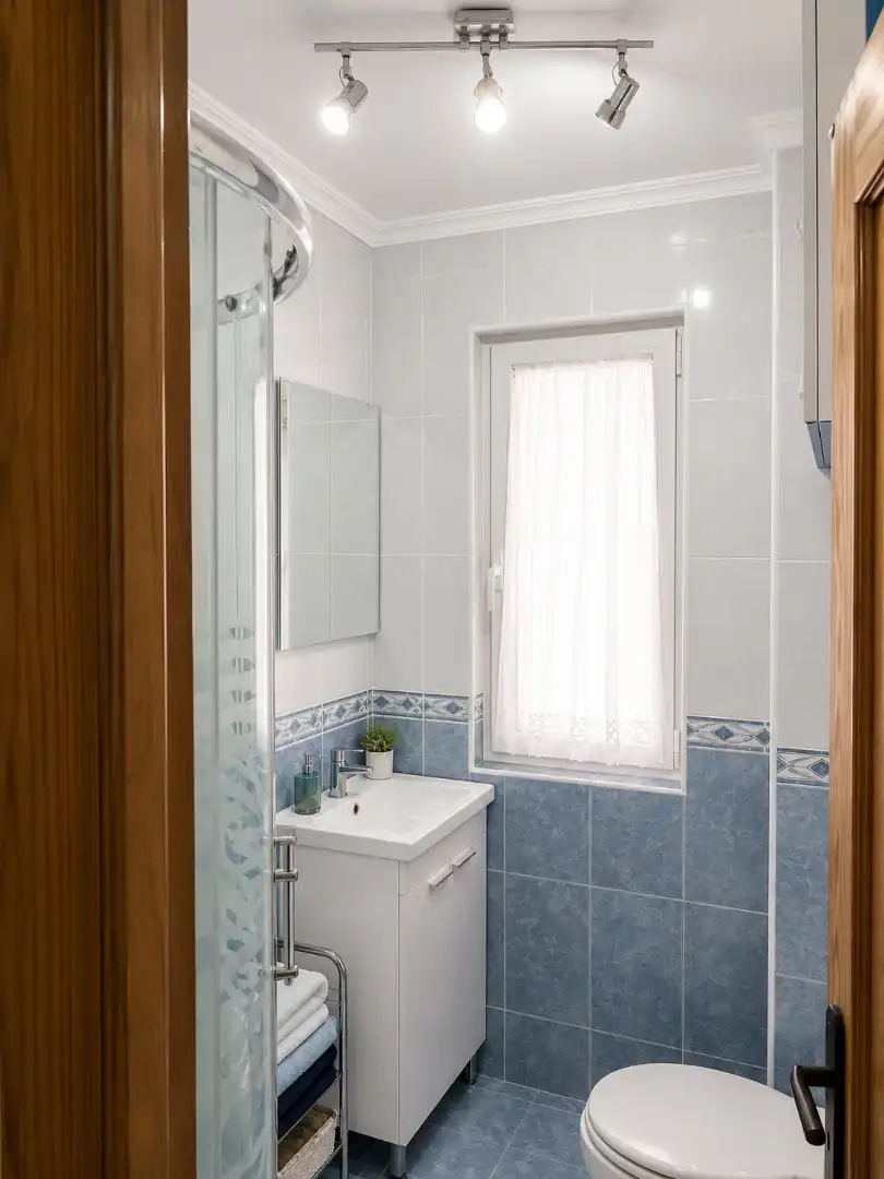 Baño de Piso de alquiler en Santander con Amueblado y Horno