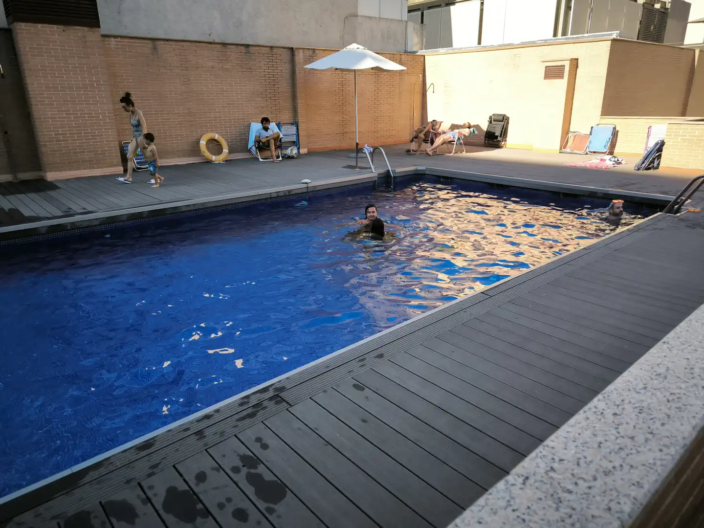 Swimming pool of Flat for rent in Madrid  with Air Conditioner, Heating and Private garden