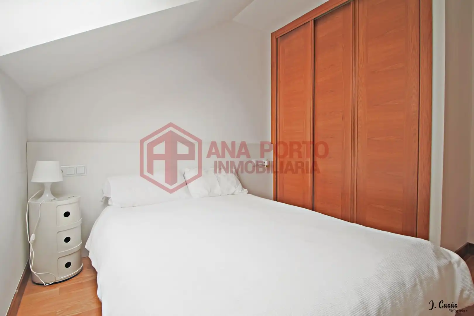 Dormitori de Casa adosada en venda en O Grove   amb Calefacció, Jardí privat i Parquet