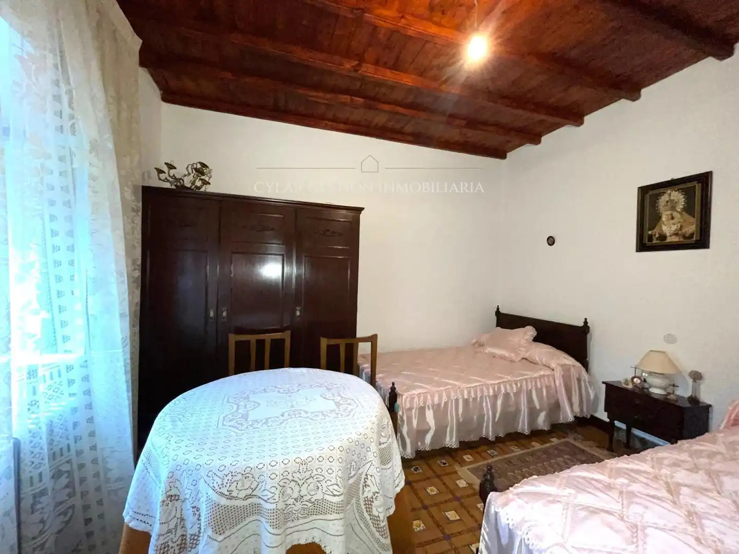 Dormitori de Casa o xalet en venda en San Pedro de Rozados amb Calefacció, Traster i Moblat