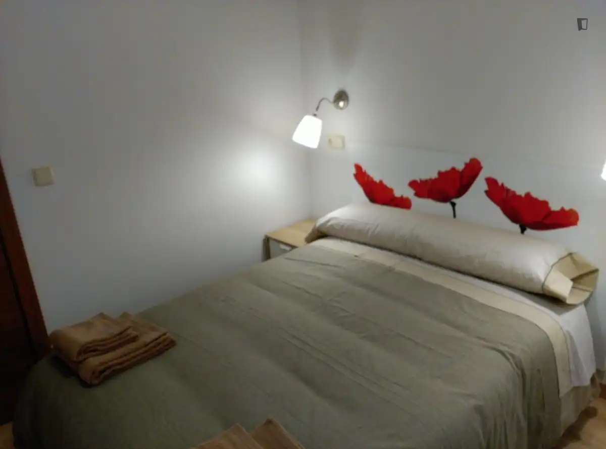 Dormitori de Apartament de lloguer en Madrid amb Aire condicionat, Calefacció i Moblat
