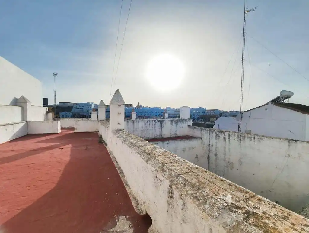 Vista exterior de Casa o xalet en venda en Chiclana de la Frontera amb Terrassa, Traster i Balcó