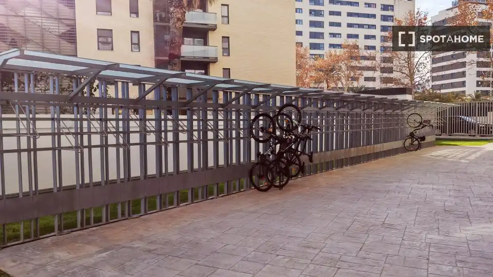 Parking of Flat for rent in Valencia  with Air Conditioner, Heating and Furnished