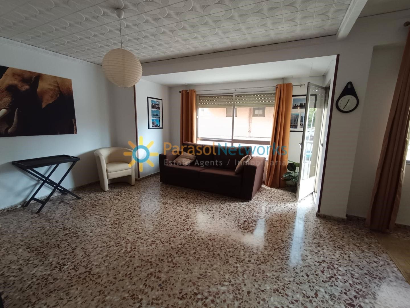 Wohnzimmer von Wohnung miete in Oliva mit Möbliert, Ofen und Waschmaschine