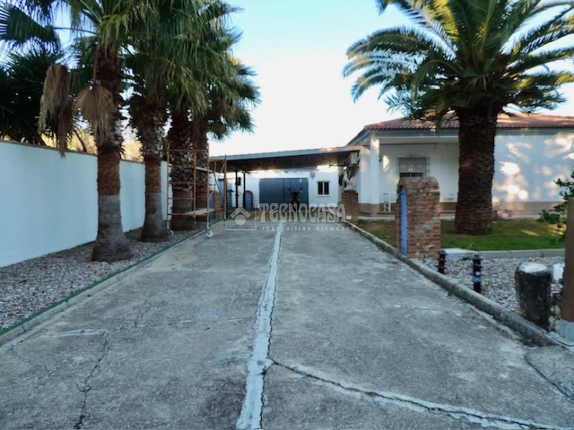 Vista exterior de Finca rústica en venda en Chiclana de la Frontera amb Terrassa