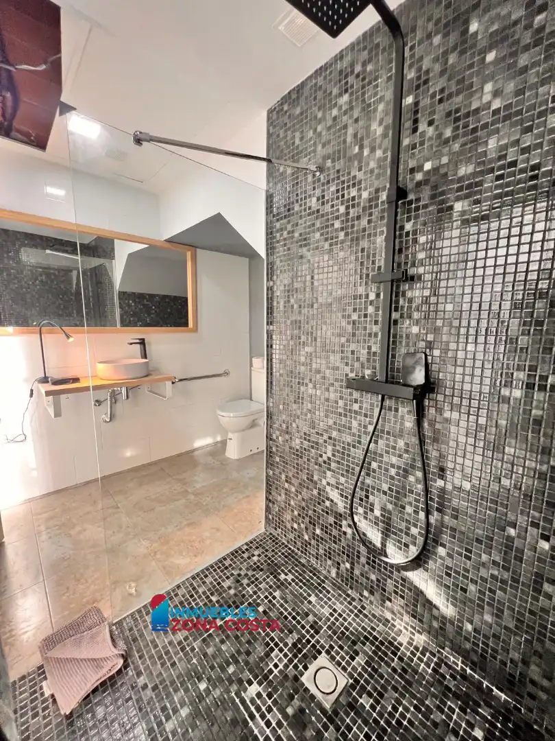 Bathroom of Houses for sale in Valencia  with Air Conditioner, Heating and Terrace
