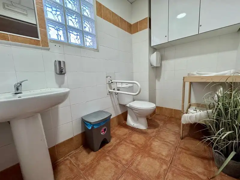 Badezimmer von Geschaftsraum zum Verkauf in Cullera mit Terrasse, Möbliert und Alarm