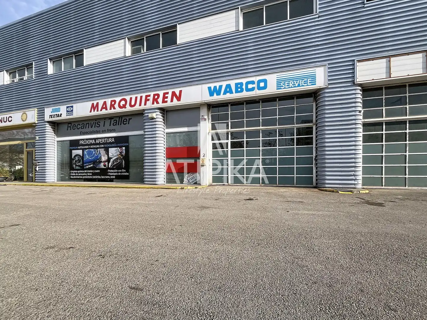 Vista exterior de Nave industrial de alquiler en Castelldefels