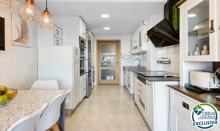 Cocina de Apartamento en venta en Figueres con Amueblado