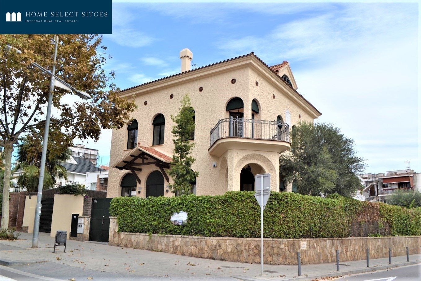 Vista exterior de Casa o xalet de lloguer en Sitges amb Calefacció, Jardí privat i Terrassa