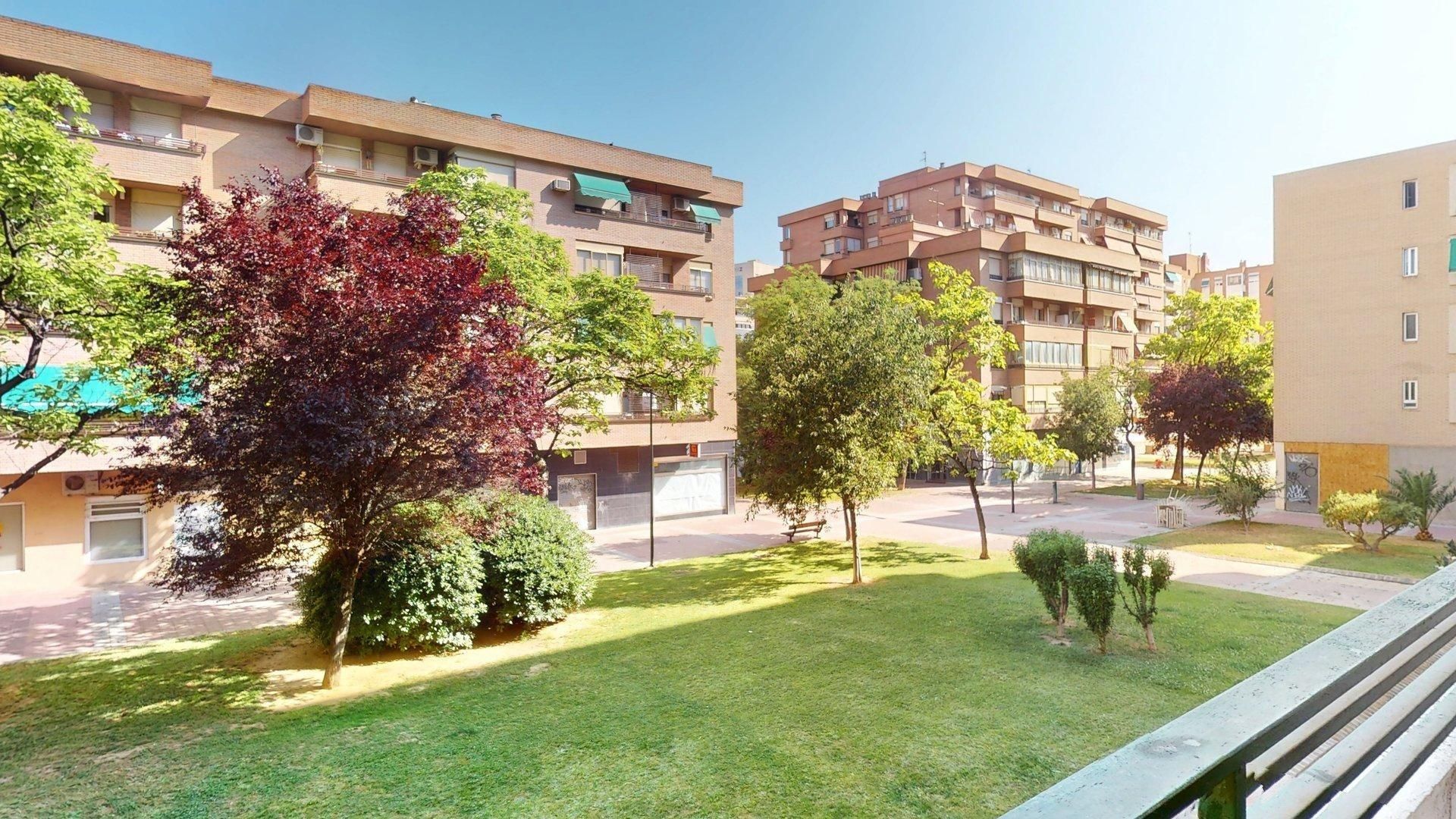 Exterior view of Flat for sale in  Zaragoza Capital  with Heating and Parquet flooring