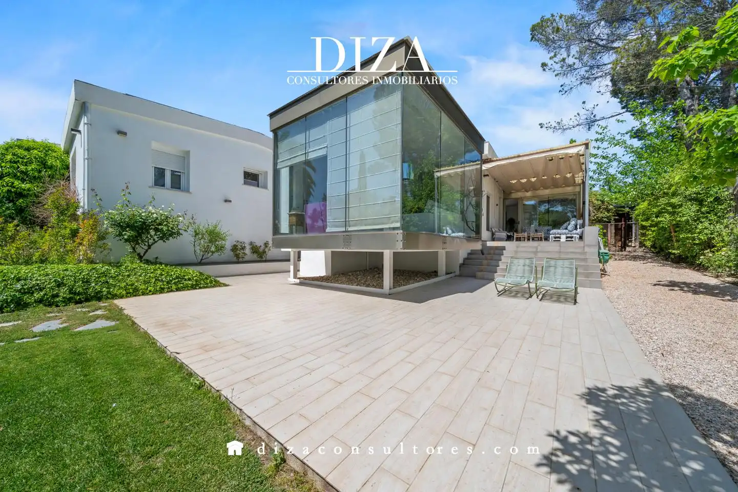 Vista exterior de Casa o xalet en venda en Pozuelo de Alarcón amb Aire condicionat, Calefacció i Jardí privat