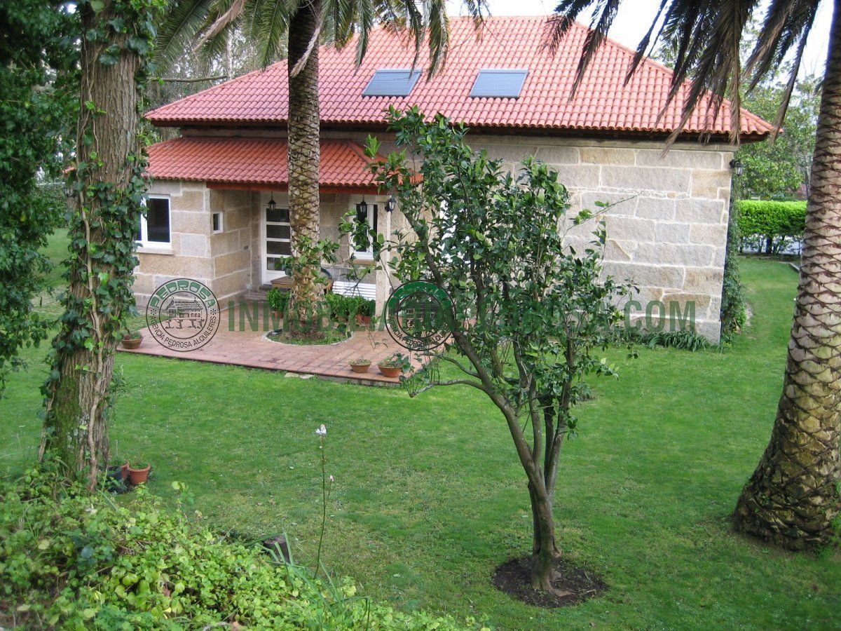 Jardí de Casa o xalet en venda en O Grove   amb Calefacció i Jardí privat