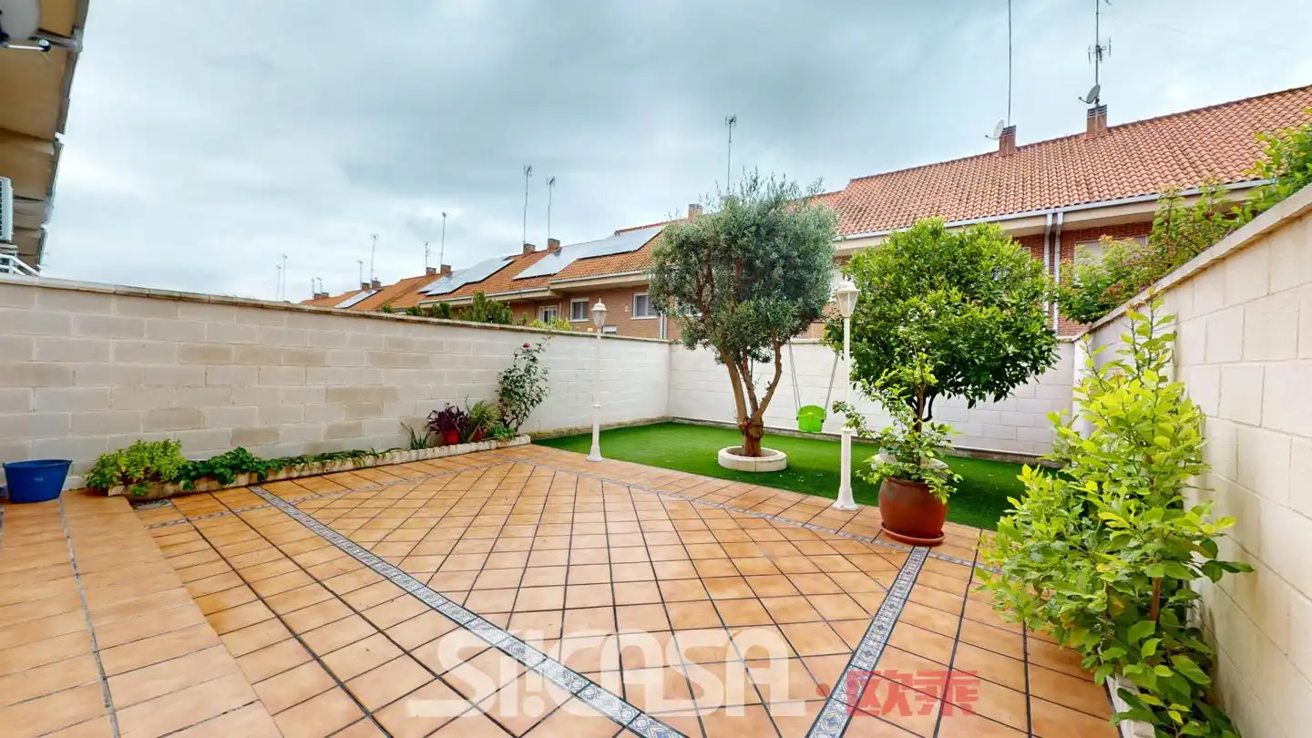 Garden of Detached homes for sale in Parla  with Air Conditioner and Private garden