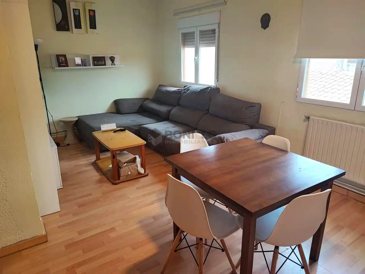 Sala d'estar de Apartament en venda en Teruel amb Calefacció i Moblat