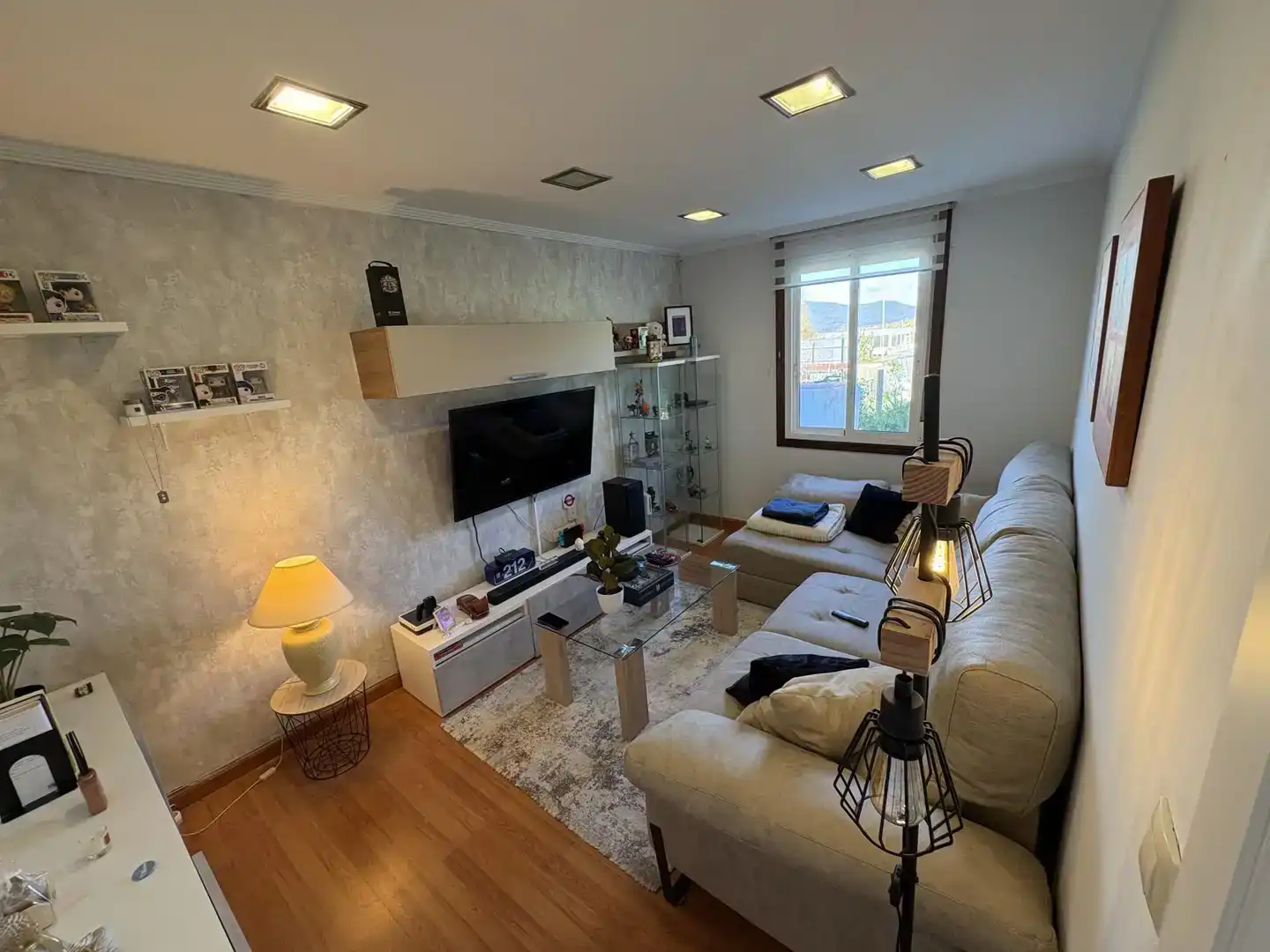 Sala de estar de Planta baja en venta en Vigo  con Jardín privado, Parquet y Trastero