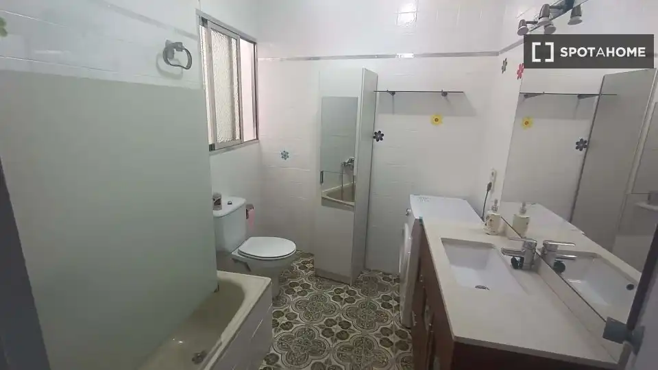 Baño de Apartamento para compartir en Dúrcal con Aire acondicionado, Terraza y Amueblado