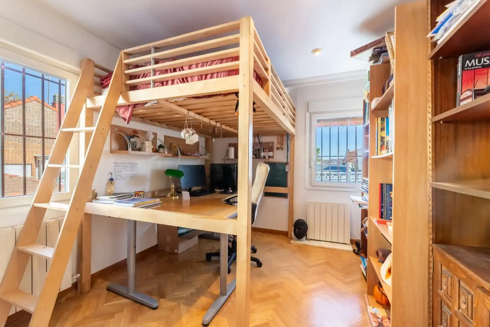 Habitación de Casa adosada en venta en Madrid con Aire acondicionado, Calefacción y Jardín privado