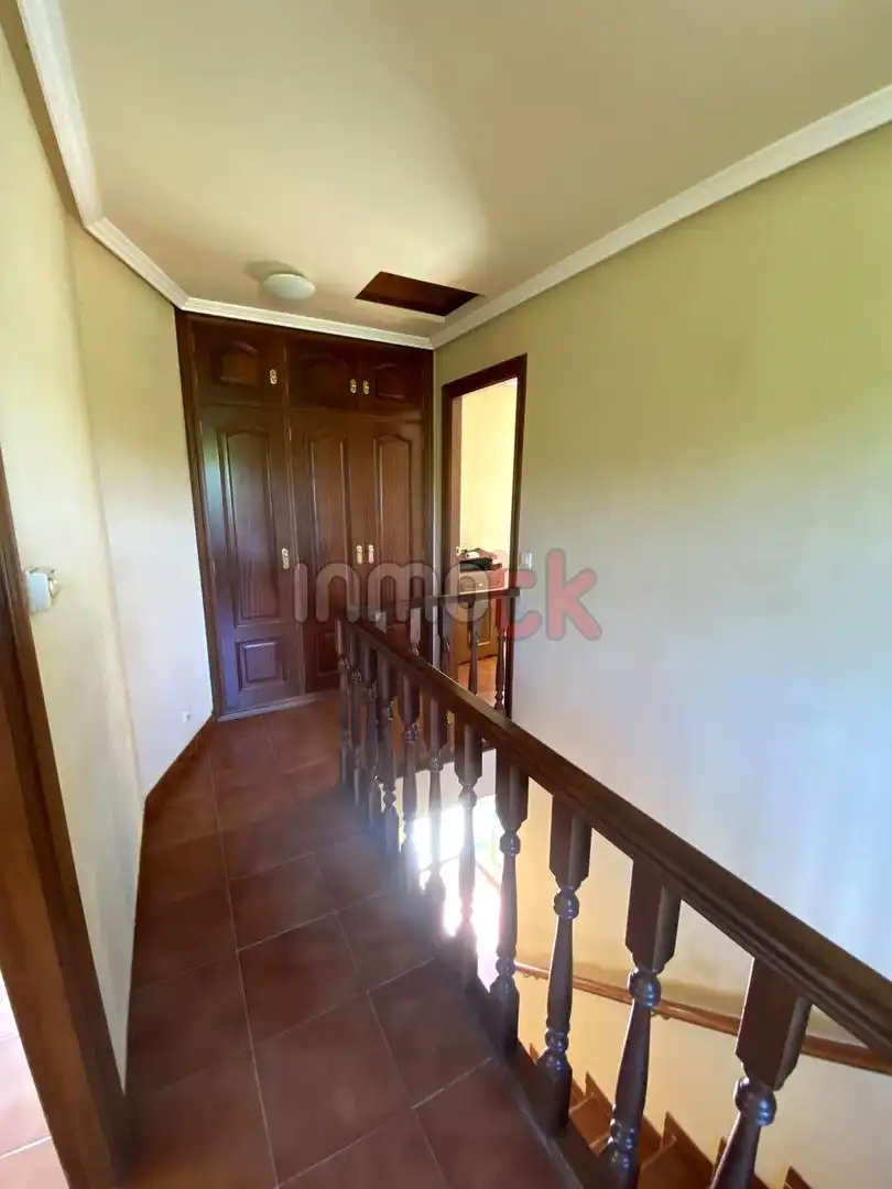 Casa o chalet en venta en Oleiros con Calefacción, Jardín privado y Alarma