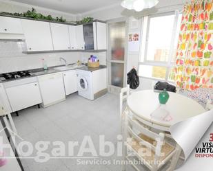 Kitchen of Flat for sale in  Valencia Capital  with Air Conditioner