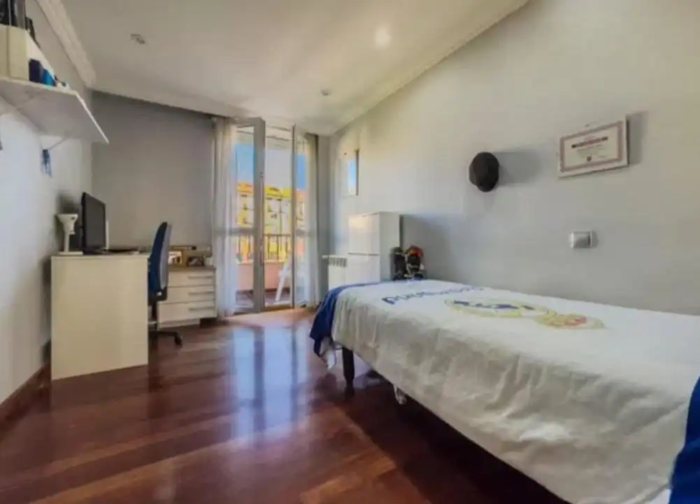Maisonette zum Verkauf in Calle de la Gloria, Alisal - San Román