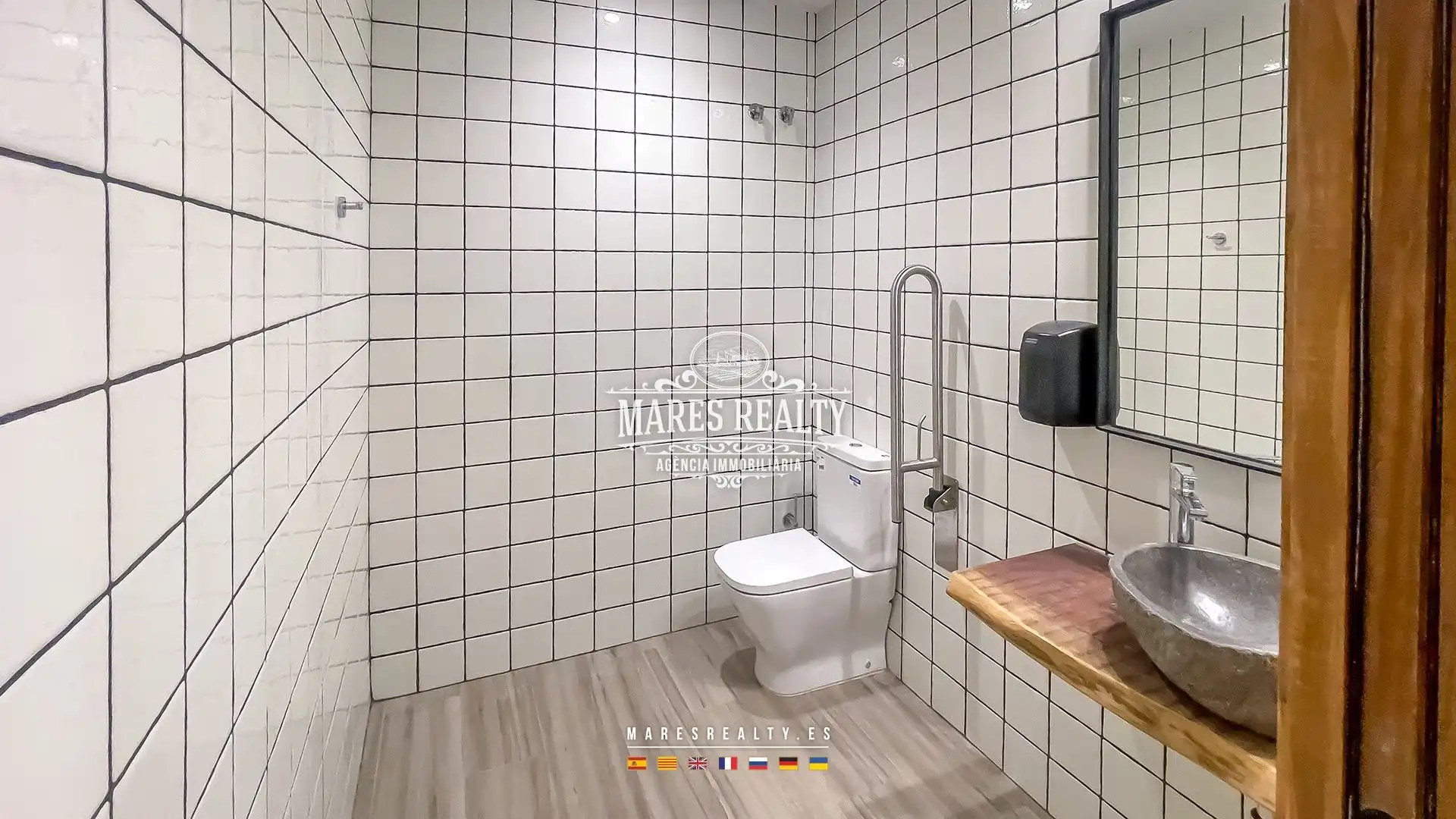 Baño de Local en venta en Lloret de Mar con Aire acondicionado