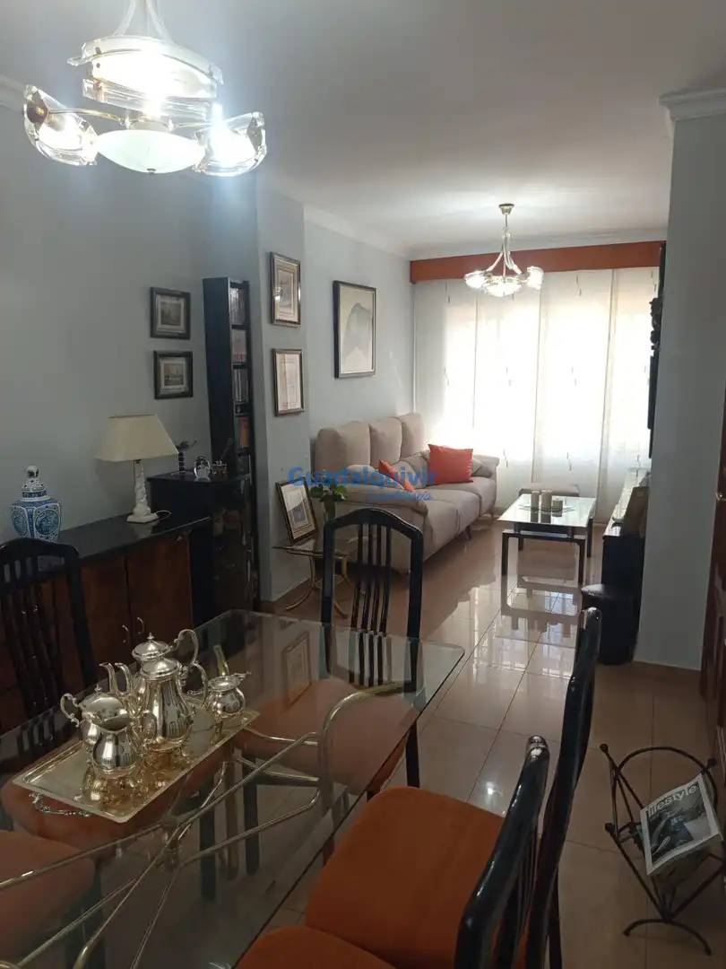 Sala de estar de Casa adosada en venta en Montequinto con Aire acondicionado, Jardín privado y Trastero