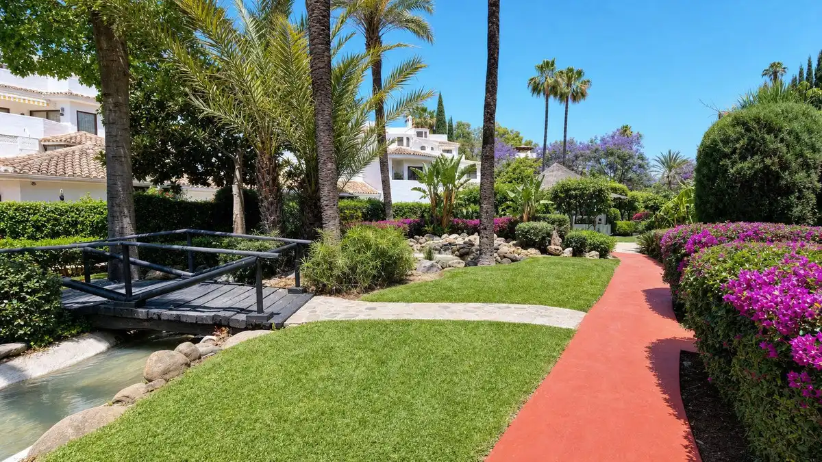 Planta baja en venta en Elviria