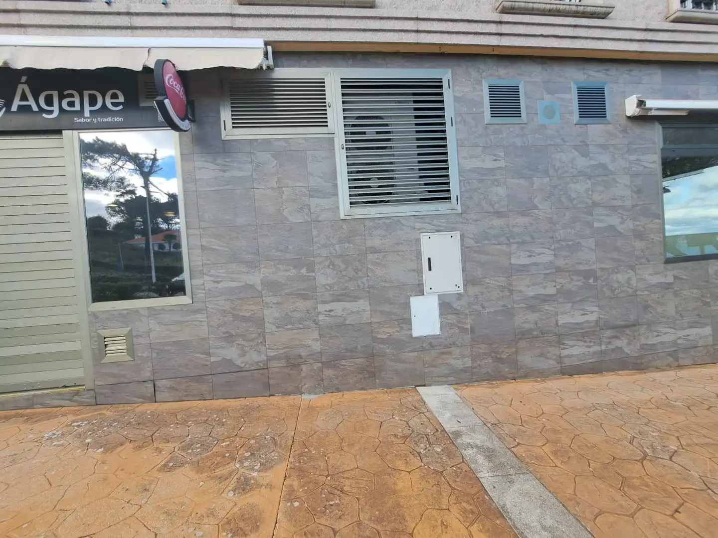 Vista exterior de Local de alquiler en Ribeira con Amueblado