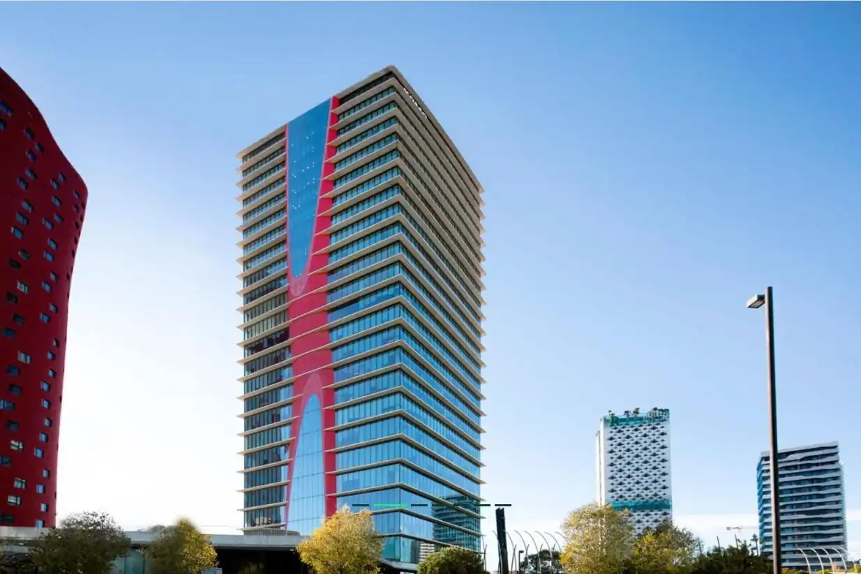 Vista exterior de Oficina de lloguer en L'Hospitalet de Llobregat amb Aire condicionat