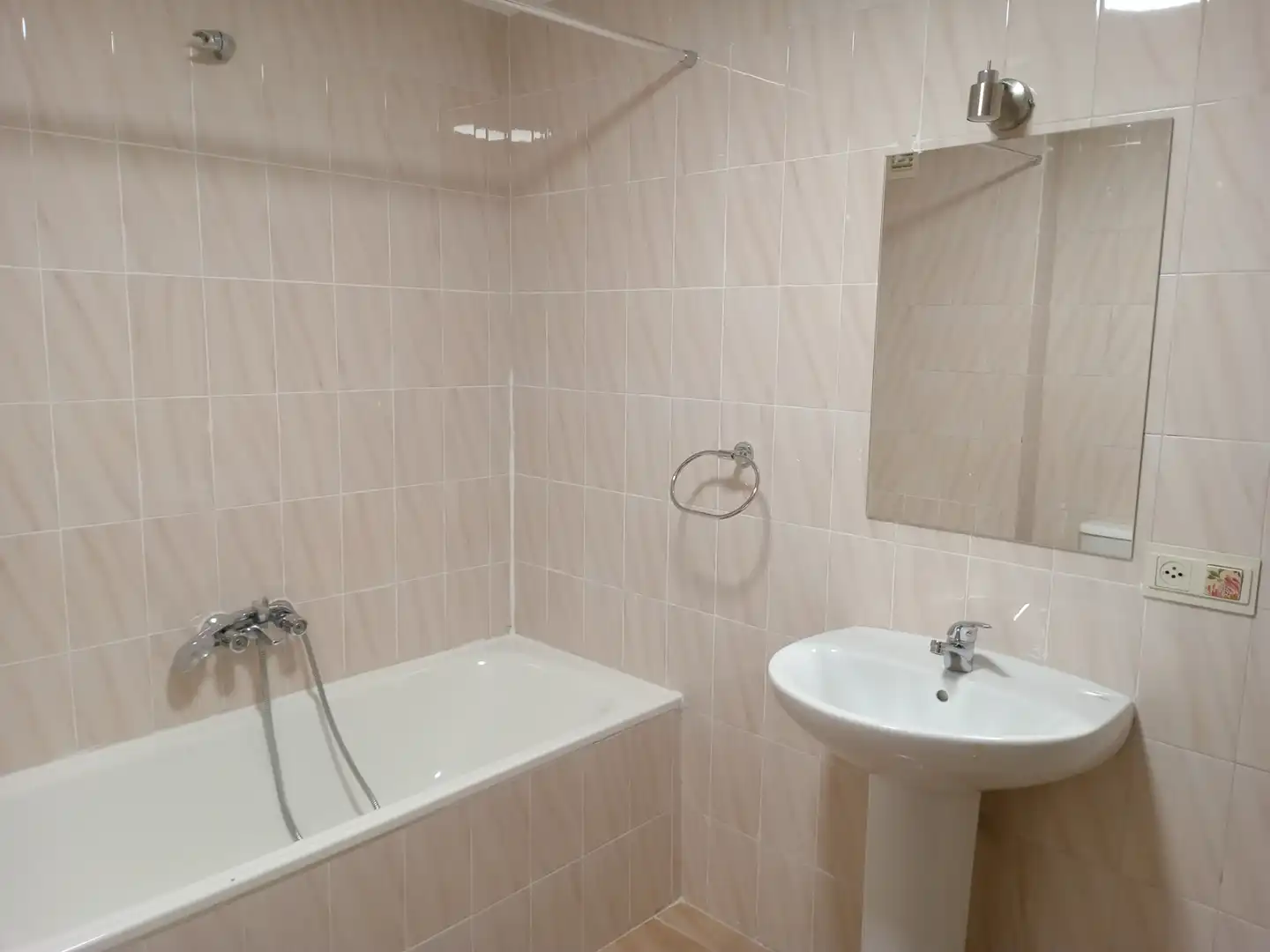 Bathroom of Flat for sale in Santa Marta de Tormes  with Air Conditioner, Heating and Parquet flooring